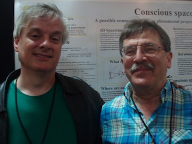David Chalmers och Jan Pilotti vid poster Conscious Spacetime.