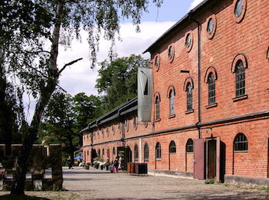 Svavelsyrefabriken byggd 1891, idag utställningslokal och restaurang (Wikimedia Commons)